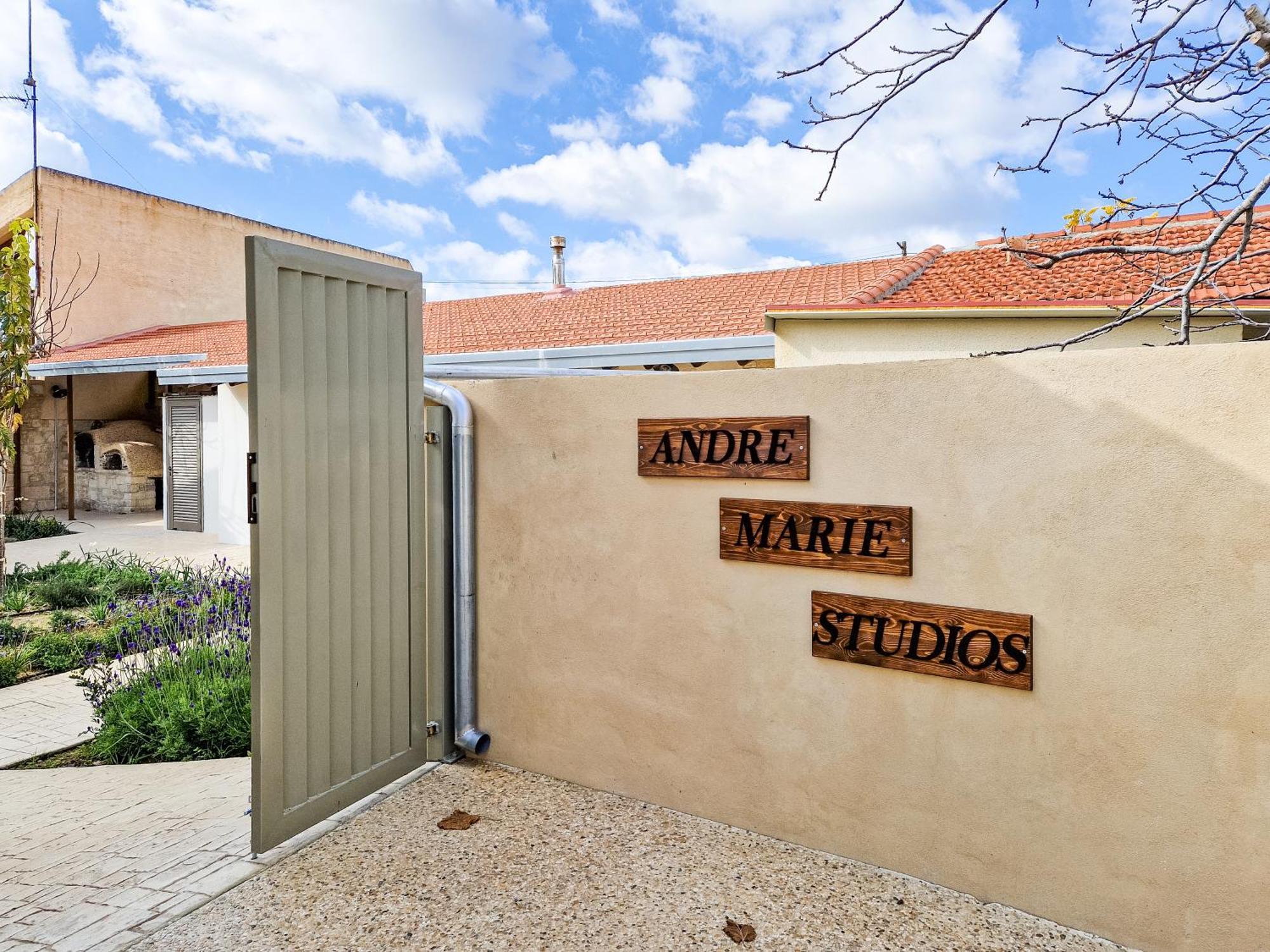 Sanders Andre Marie Vasa Kilaniou Exterior foto